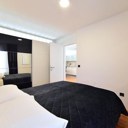 Lavir Apartment With Parking Zagreb Eksteriør bilde