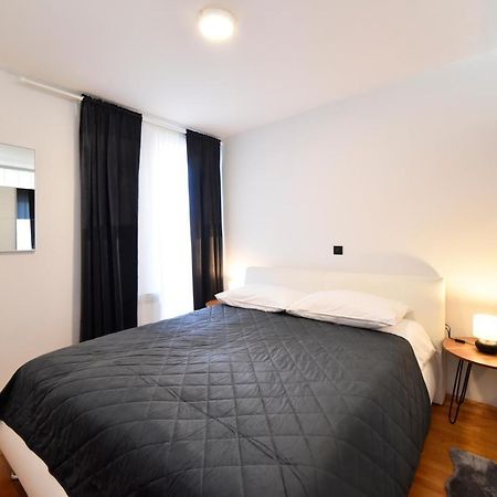 Lavir Apartment With Parking Zagreb Eksteriør bilde