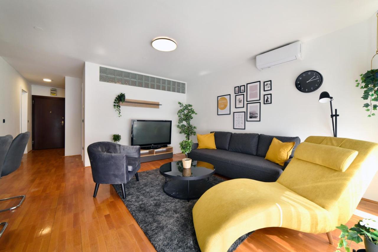 Lavir Apartment With Parking Zagreb Eksteriør bilde